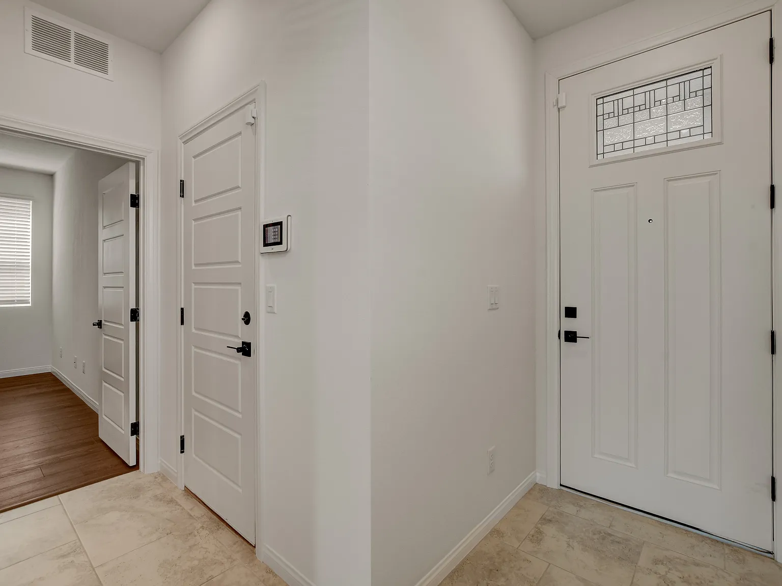 4 bed, 2126 sqft, $2,850 — Photo 4