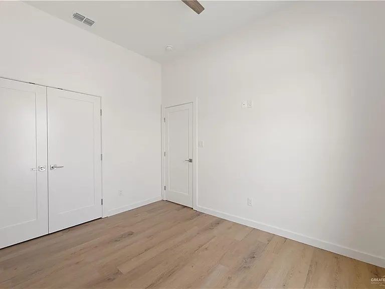 909 N Brushfield Ave — Photo 12