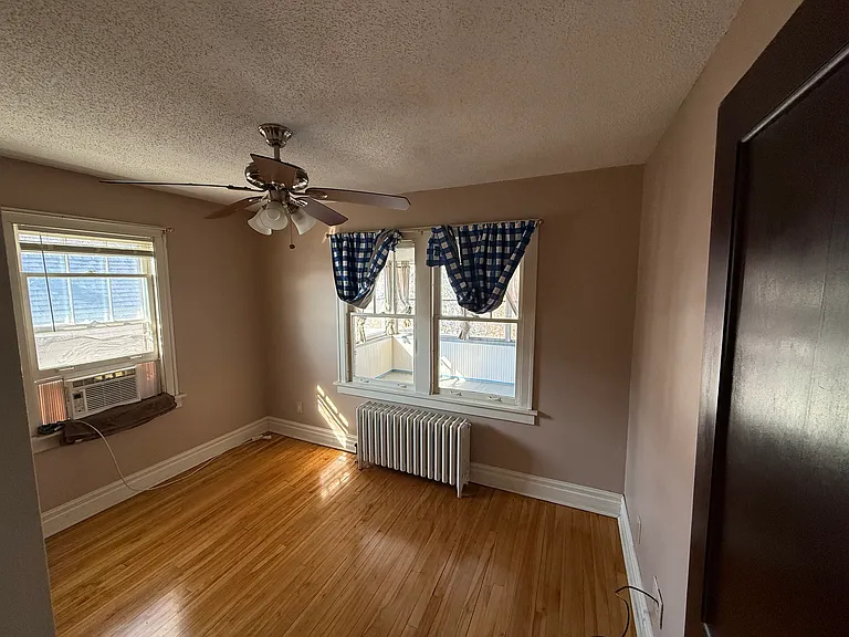 992 Wakefield Ave — Photo 7