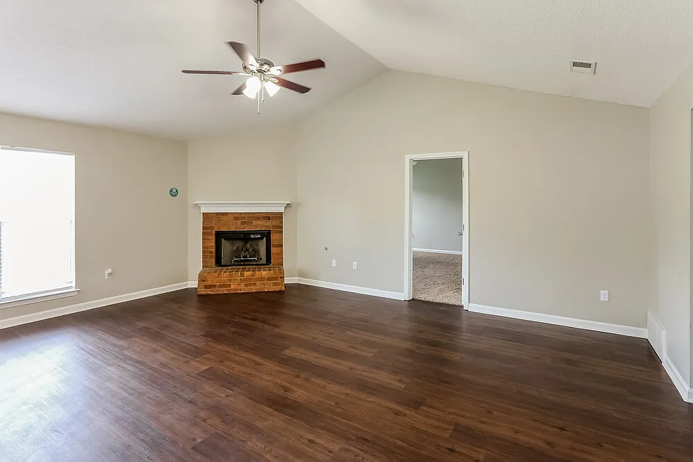 3 bed, 2.0 bath, 1562 sqft, $1,885 — Photo 4