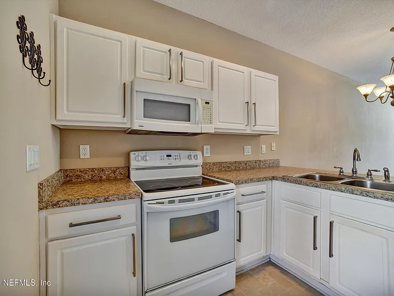 480 Cabernet Pl — Photo 12