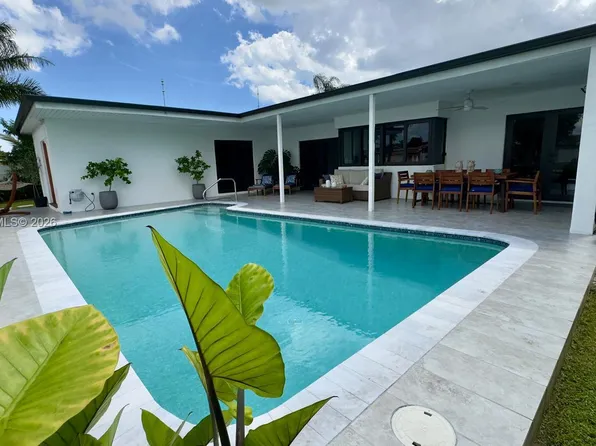 6705 Ficus Dr, Miramar, FL 33023