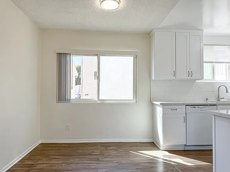 625 E Verdugo Ave #F — Photo 6