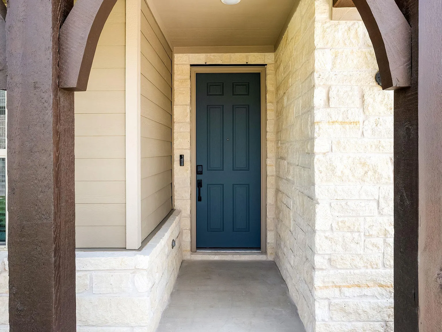 5 bed, 4.0 bath, 3372 sqft, $3,400 — Photo 4