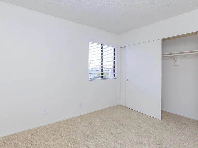 Glenoaks Terrace Apartments — Photo 18