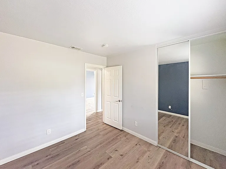 266 Oleander Dr — Photo 12