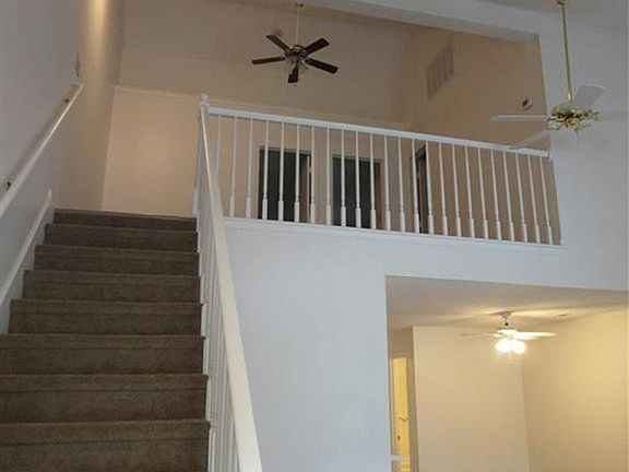 4th image of 402 E Hill Ln