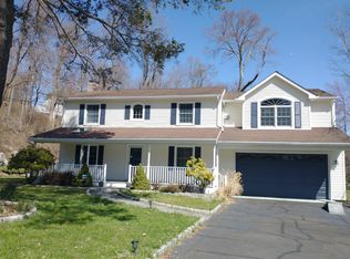 8 Rebel Ln, Norwalk, CT 06850