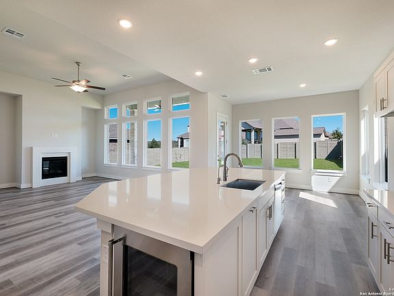 4th image of 648 Vale Ct