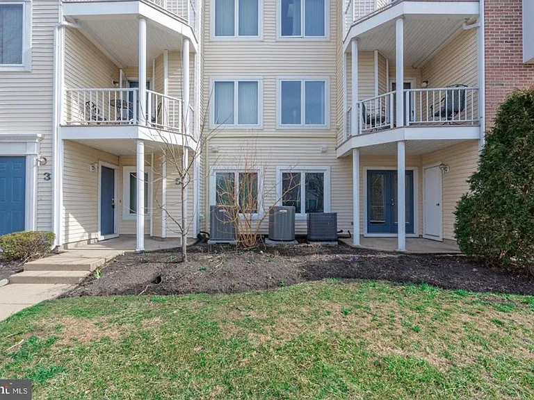 5 Michele Ct — Photo 1