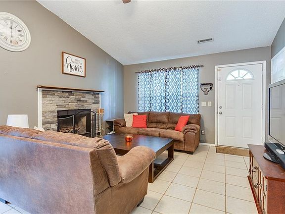 3rd image of 1622 N Timberline Dr