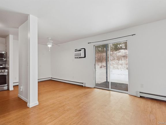 4th image of 8 Ivy Court #B