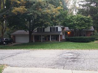 6826 Spruce Dr, Bloomfield Hills, MI 48301