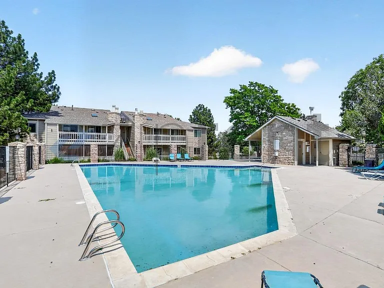 8225 Fairmount Dr — Photo 14