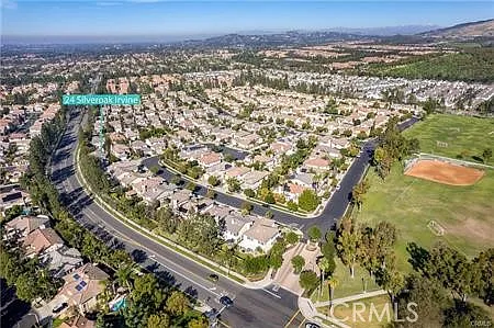 5 bed, 2600 sqft, $7,200 — Photo 4