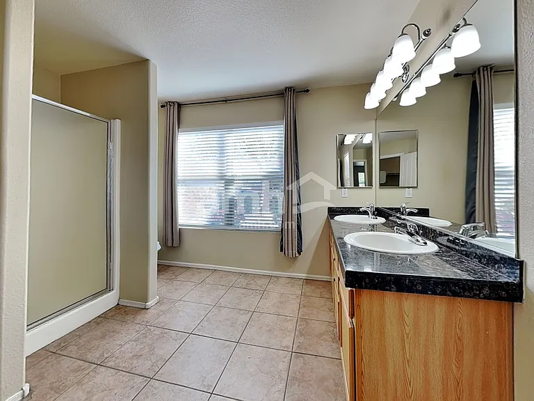 2464 E Westchester Dr — Photo 11