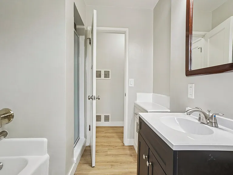 Hollypark Knolls Apartments — Photo 37