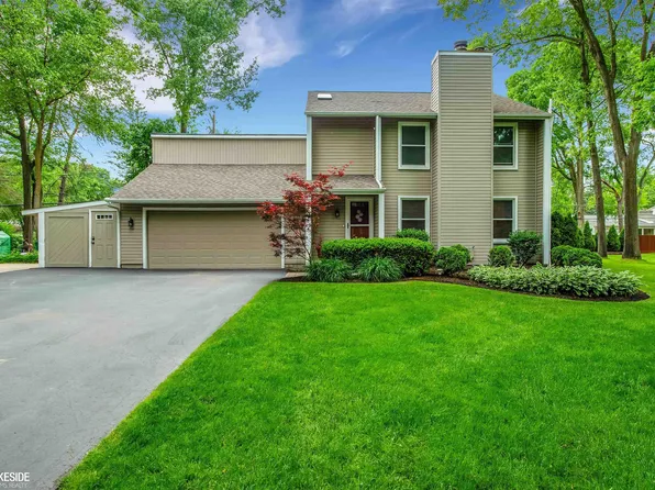 2201 Wise Ct, Commerce Township, MI 48382