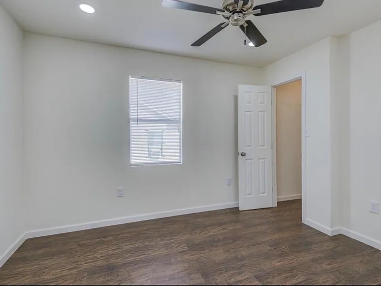 804 Carnegie St — Photo 16