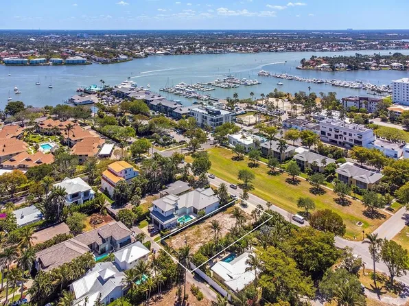 729 Broad AVE S, NAPLES, FL 34102