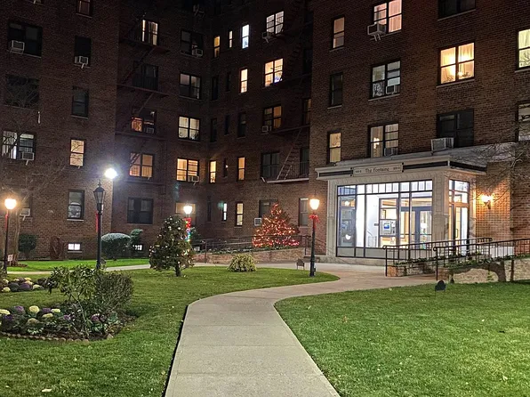 10011 67th Rd APT 419, Flushing, NY 11375