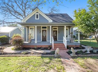 327 12th St, Hempstead, TX 77445