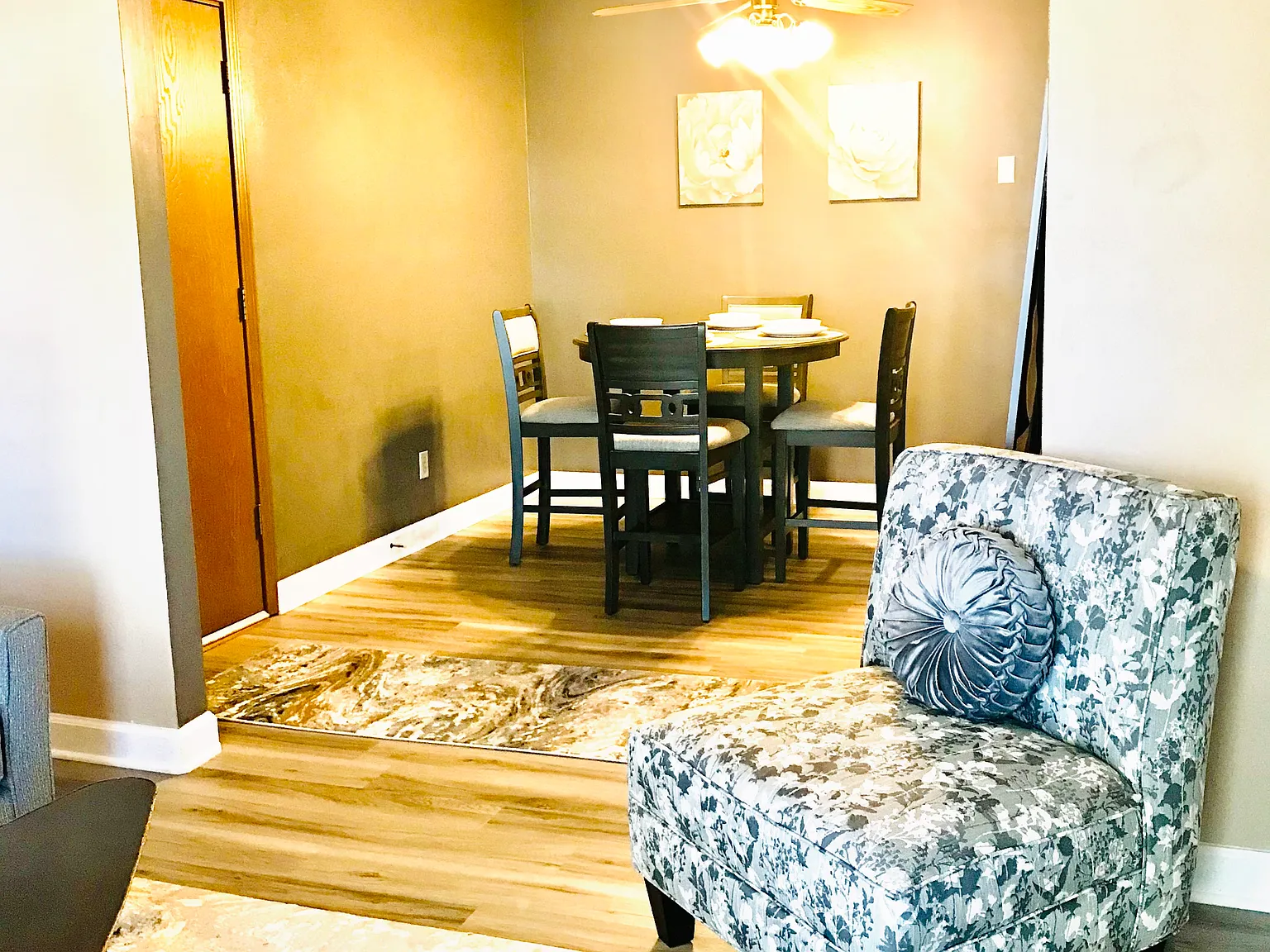 2 bed, 1000 sqft, $1,250 — Photo 3