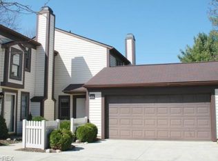 894 Wellsley Ln, Akron, OH