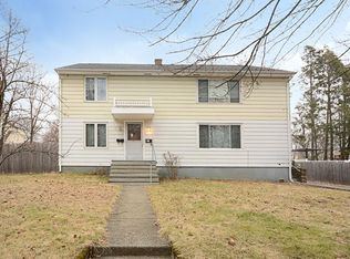 81 Standish St, Worcester, MA 01604