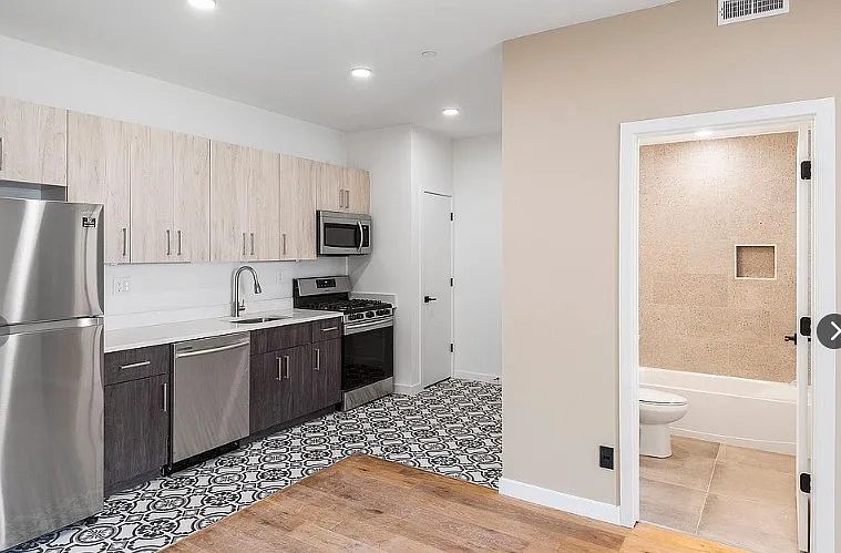438 Memphis St #12 — Photo 3