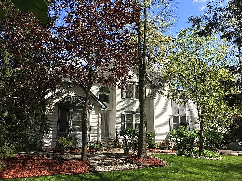 1st image of 21 Lauren Ct