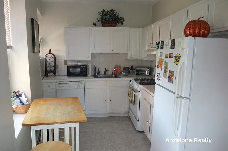 2nd image of 348 Commercial St