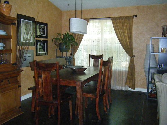 3rd image of 3212 Hickory Ct