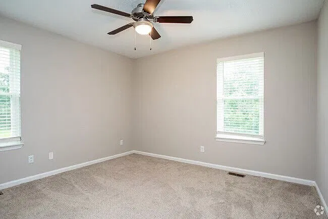 North Chase Apartments — Photo 2