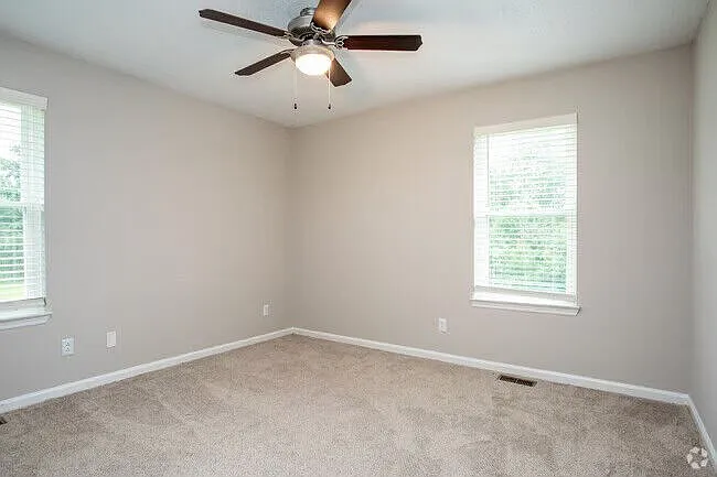 North Chase Apartments — Photo 18