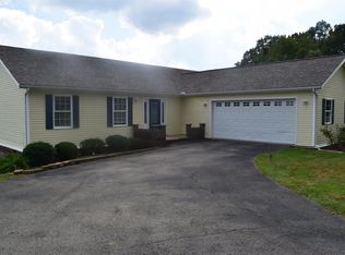 370 Ramey Ridge Rd, Morehead, KY 40351