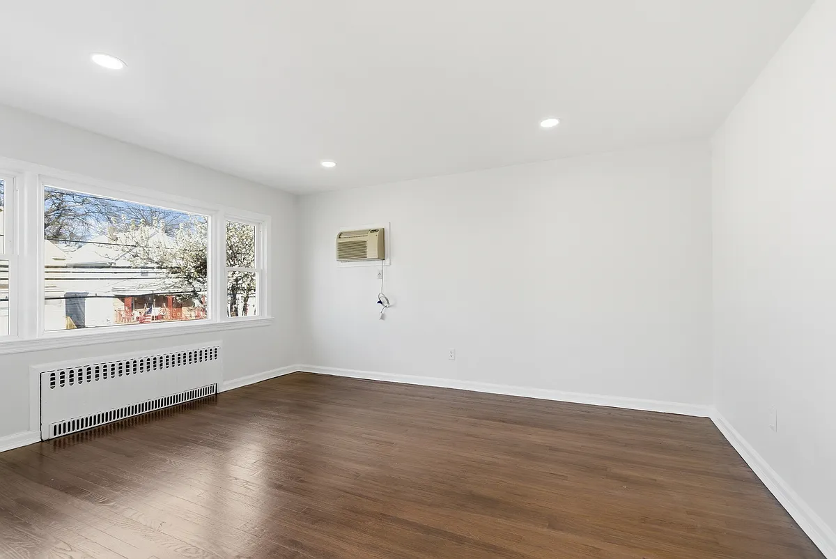 Building Photo - 210 Chestnut St #2