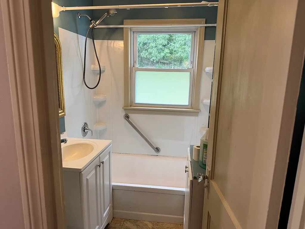 2 bed, 700 sqft, $2,500 — Photo 2