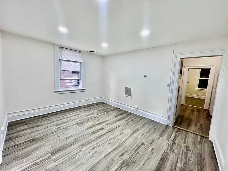 8 Seymour St #3 — Photo 5