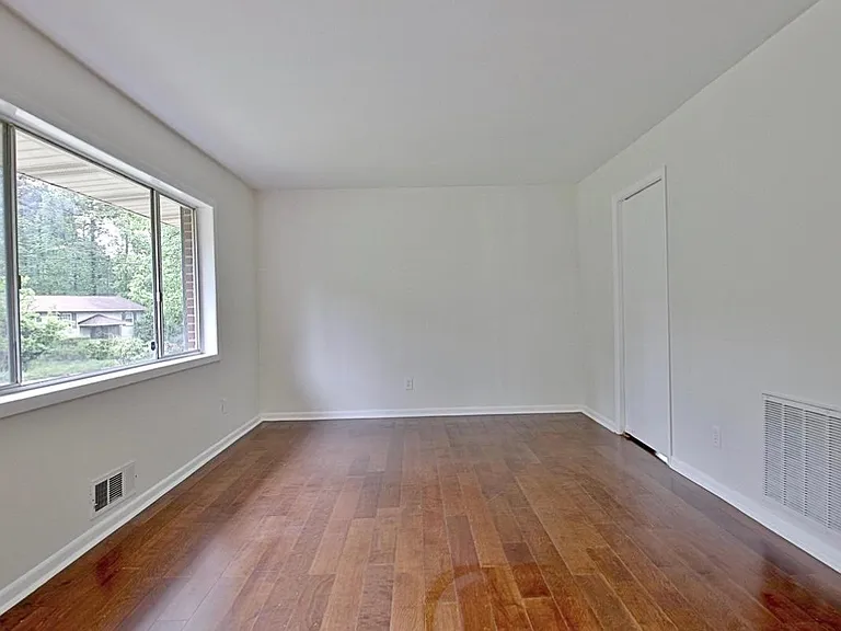 745 Anderson Dr — Photo 10