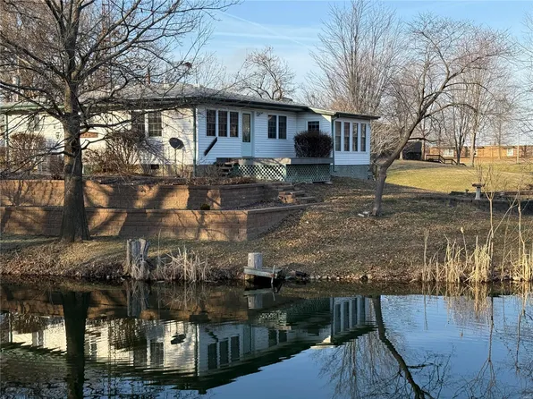 17255 Cottonwood Ln, Carlinville, IL 62626