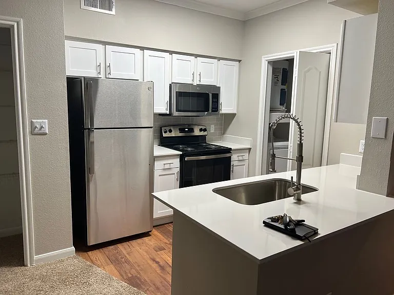 Baypoint Apartments — Photo 101
