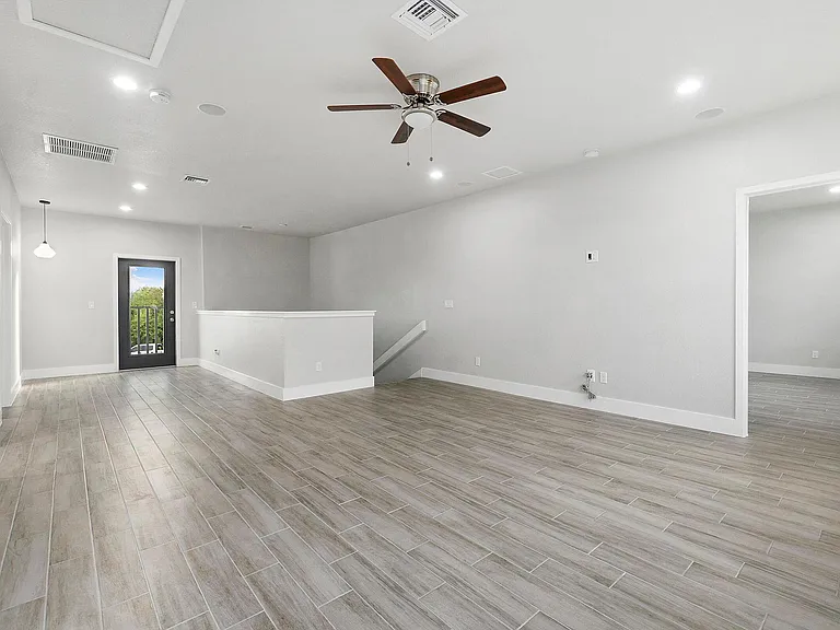 1351 SW Don Ct — Photo 14