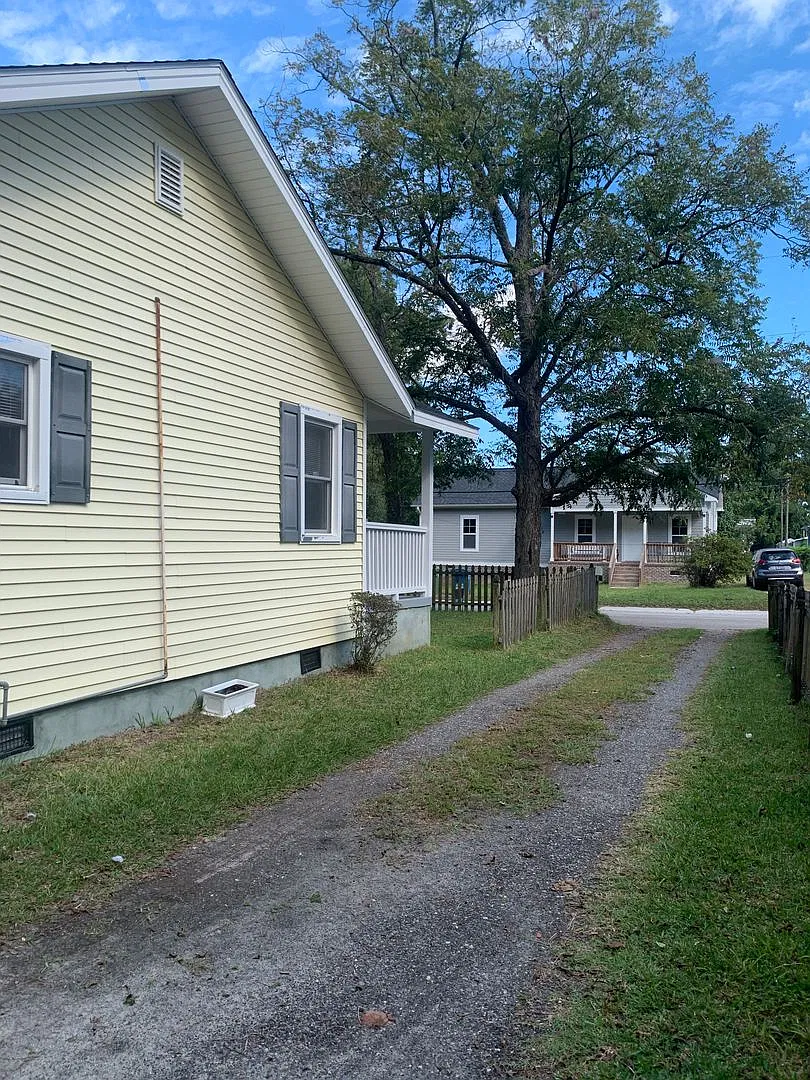 2 Bedroom 1 Bath SFH in Wilmington!! — Photo 4