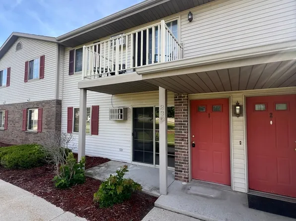230 Humar St APT 1, West Bend, WI 53095