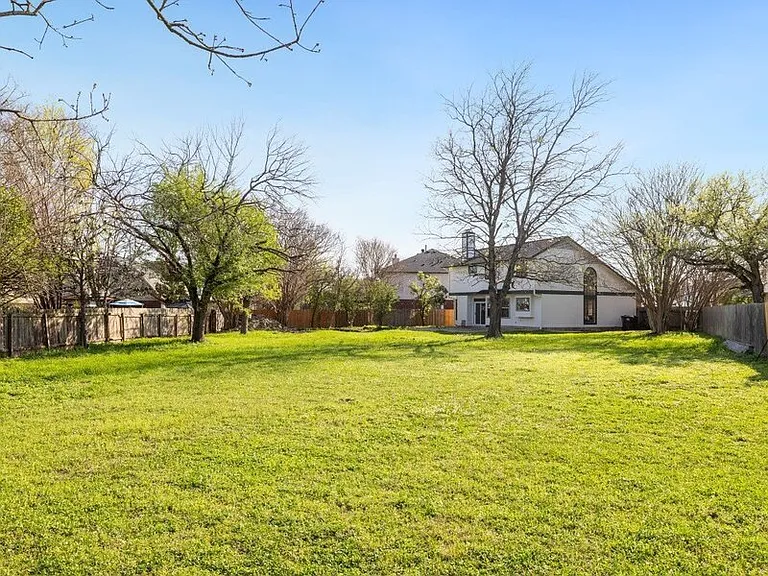 1805 White Oak Cv — Photo 26
