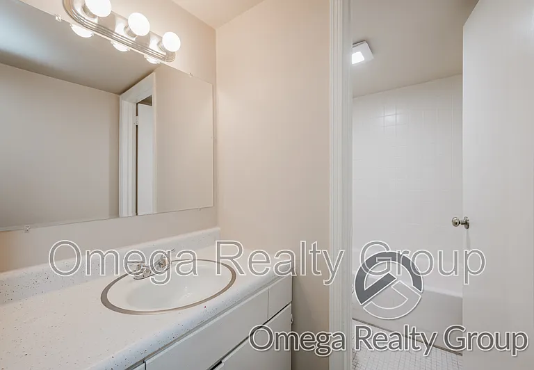 Camelot Apartments — Photo 85