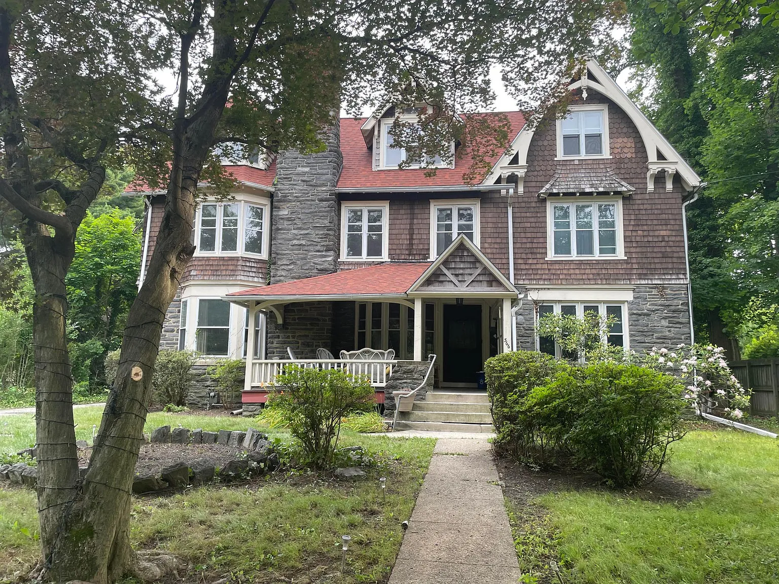 2 bed, 750 sqft, $2,100 — Photo 3