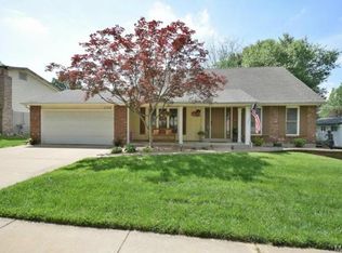 1158 Briarhurst Dr, Ballwin, MO 63021