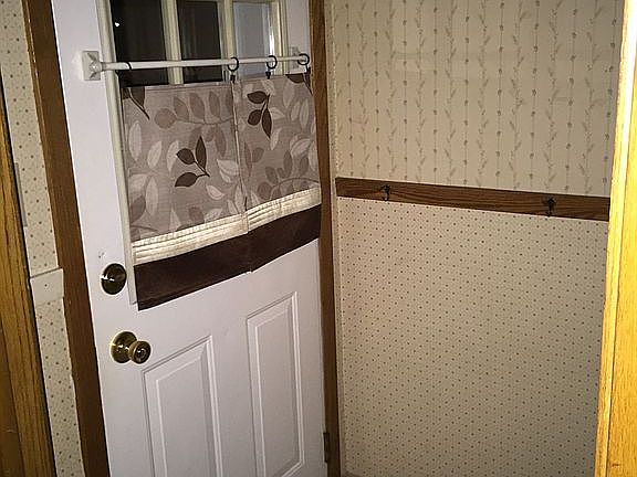 Private entry southside